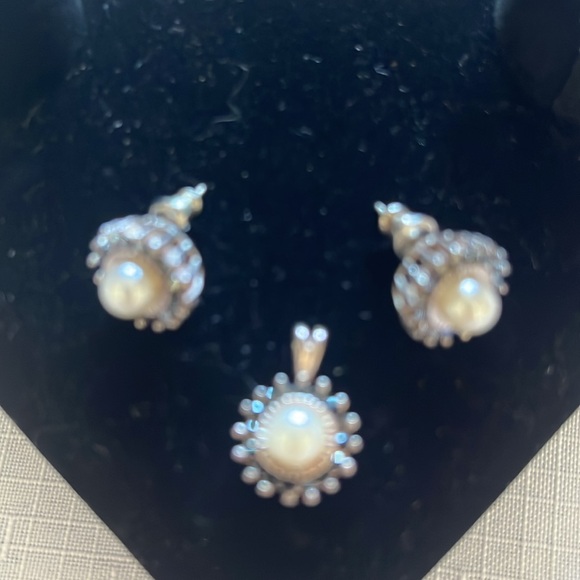 Pearl & Sapphire Blue Crystal Pendant & Earrings Set - Picture 4 of 8